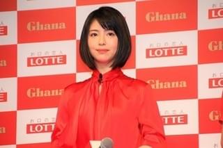 浜辺美波、渡辺直美に触発され「恥ずかしさ捨てた」“可愛すぎるポーズ”披露