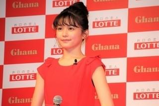 浜辺美波、渡辺直美に触発され「恥ずかしさ捨てた」“可愛すぎるポーズ”披露