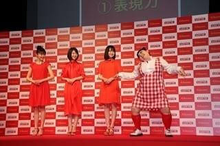 浜辺美波、渡辺直美に触発され「恥ずかしさ捨てた」“可愛すぎるポーズ”披露