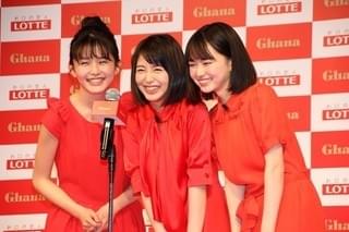 浜辺美波、渡辺直美に触発され「恥ずかしさ捨てた」“可愛すぎるポーズ”披露