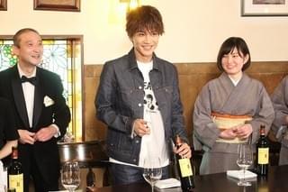 岩田剛典、ホテルマン研修に挑戦！天職だと思うメンバーは「AKIRAさん」