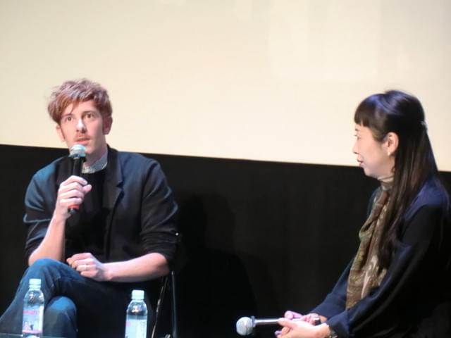 日本語で質問に答えたダミアン・マニベル監督