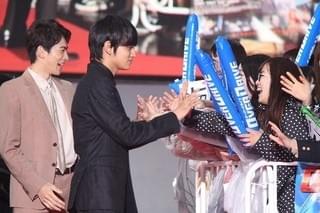 新田真剣佑×北村匠海の“イチャイチャ”に観客600人興奮！