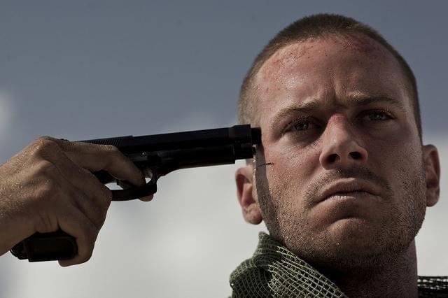 アーミー・ハマーが地雷原で究極のサバイバル「ALONE」予告編が公開