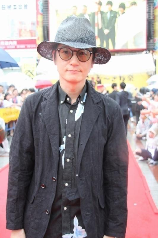 沖縄国際映画祭、雷雨のレッドカーペット決行！黒木メイサが阿部寛が井浦新がファンに感謝