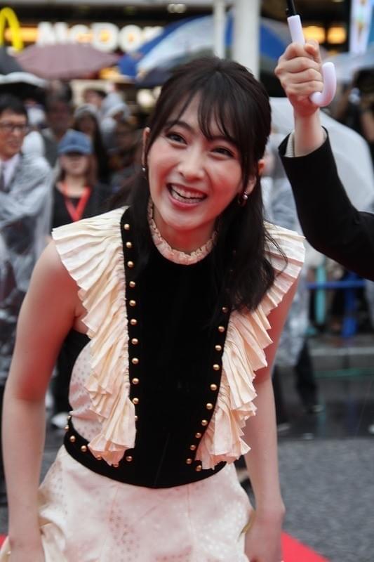 沖縄国際映画祭、雷雨のレッドカーペット決行！黒木メイサが阿部寛が井浦新がファンに感謝