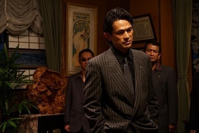 敵対組織には容赦なしの若頭役に