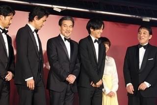 松坂桃李、役所広司の“魂”が込められた「孤狼の血」キーアイテムを継承！