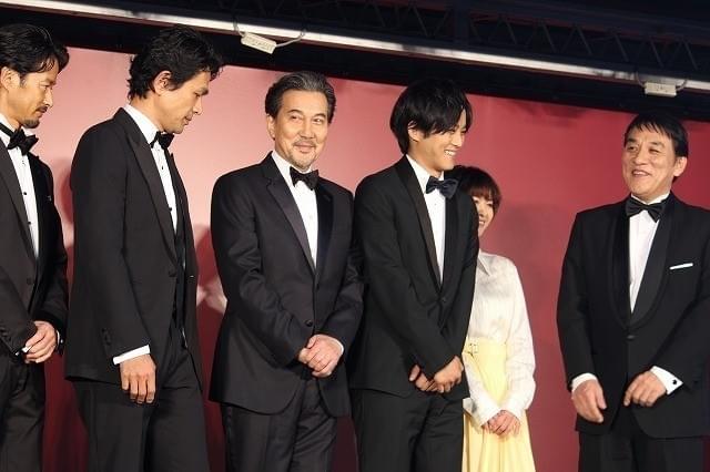 松坂桃李、役所広司の“魂”が込められた「孤狼の血」キーアイテムを継承！