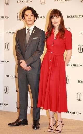 高橋一生、仏女優レティシア・カスタと新解釈「シンデレラ」に挑戦