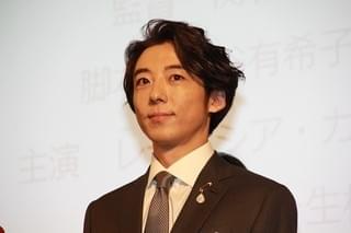 高橋一生、仏女優レティシア・カスタと新解釈「シンデレラ」に挑戦