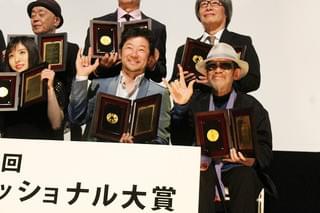松岡茉優、日プロ主演女優賞に喜び爆発！ 浅野忠信は21年ぶりに主演男優賞
