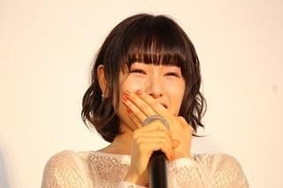 桜井日奈子、母からの手紙に感涙 吉沢亮はハンカチ手渡しで紳士的フォロー