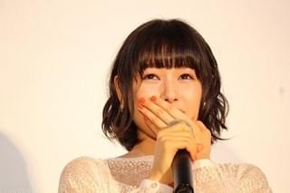 桜井日奈子、母からの手紙に感涙 吉沢亮はハンカチ手渡しで紳士的フォロー