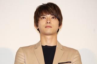 桜井日奈子、母からの手紙に感涙 吉沢亮はハンカチ手渡しで紳士的フォロー