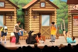 菅田将暉＆土屋太鳳に“笑いの神”が降臨！「となりの怪物くん」PRで吉本新喜劇初出演