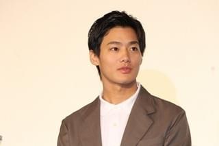 吉田羊、初主演の恋愛映画は「奇跡」 大久保佳代子のほっぺに“チュー”も