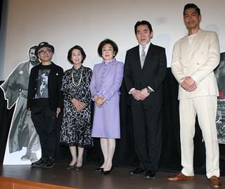 AKIRA、「MIFUNE」ナレーションで「用心棒」の台本を待ち受けに「お守りです」