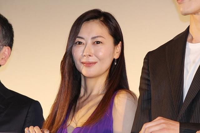 感激で声を詰まらせた中山美穂