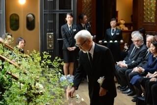 宮崎駿監督、高畑勲監督との別れに涙「ありがとう」「忘れない」関係者1200人が見送る