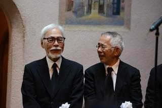 宮崎駿監督、高畑勲監督との別れに涙「ありがとう」「忘れない」関係者1200人が見送る