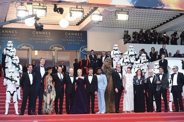 カンヌ映画祭が「ハン・ソロ」一色に！“フランスの聖地”にチューバッカら登場