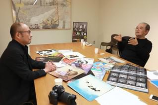 あの名盤のジャケットは現場での発想から生まれた―― 写真家・鋤田正義氏の偉業に迫る