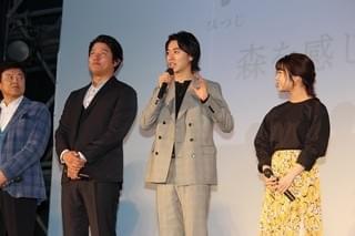 「羊と鋼の森」新宿御苑史上初の野外試写会を開催！ 山崎賢人「皆さんが羨ましい」