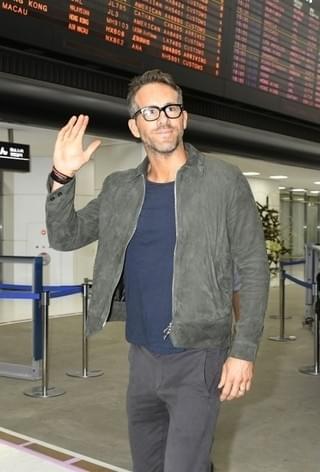 「デッドプール」ライアン・レイノルズ日本到着！ファン300人が集結