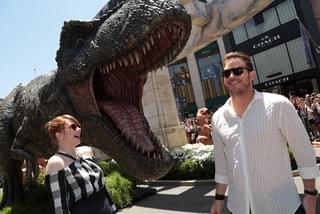 巨大なAmazonボックスの中には何が？「ジュラシック・ワールド」イベント開催