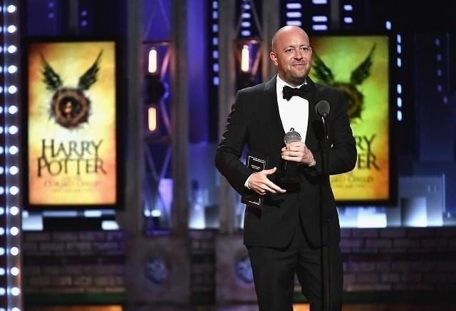 演劇演出賞を受賞したジョン・ティファニー