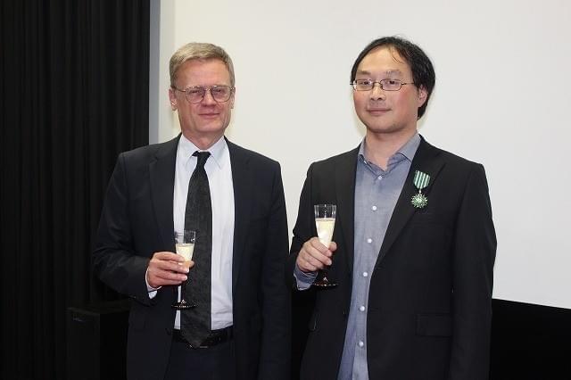 深田晃司監督、密接な関係を築いたフランスの芸術文化勲章「シュバリエ」を受勲