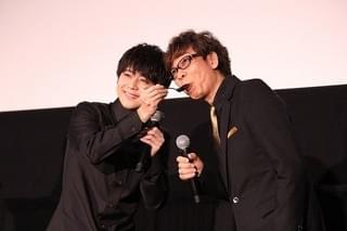 山寺宏一、梶裕貴からケーキ“あ～ん” 「ニンジャバットマン」公開でサプライズ