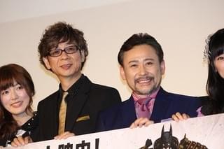 山寺宏一、梶裕貴からケーキ“あ～ん” 「ニンジャバットマン」公開でサプライズ