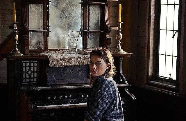 マーゴット・ロビーが全裸で熱演 “地球最後の男女”描く「死の谷間」本編映像披露
