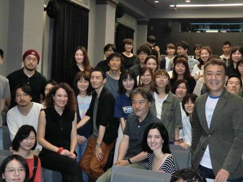 黒沢清監督、「これぞジャンル映画」と美女の血みどろ復讐劇「REVENGE」監督を絶賛