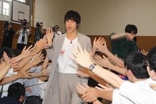 佐野玲於＆中川大志＆高杉真宙＆横浜流星のサプライズ訪問に学生500人熱狂！