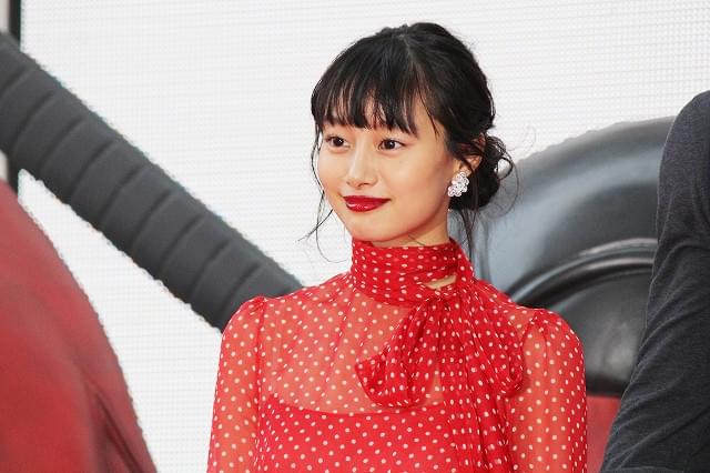 忽那汐里、ジェニファー・アニストン＆アダム・サンドラーの新作コメディに出演