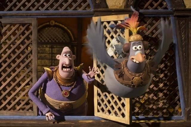 トム・ヒドルストンのテンパり演技が新鮮！「アーリーマン」本編爆笑シーン映像