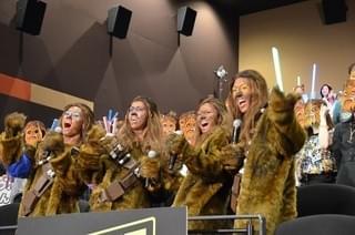 「超特急」チューバッカの本気コスプレで“チュー特急”に