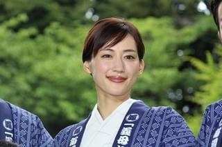 綾瀬はるか、ドラマ撮影中に土下座したまま“寝落ち” 初共演・竹野内豊が暴露