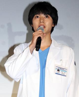 山崎賢人、「めっちゃ頭良さそう」な子どもの“大人な質問”にタジタジ