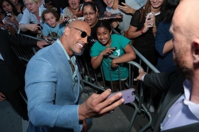 ロック様がどこに行くにも持っていく“4つのもの”って？ 「スカイスクレイパー」NYプレミアで明かす