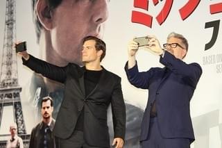 トム・クルーズ、猛暑を吹き飛ばす“1時間のファンサービス”「本当にいい人生」