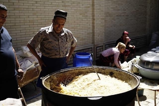 映画にも登場するウズベキスタン名物「プロフ」