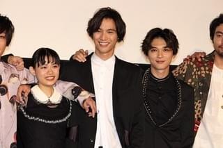 “フルスマイル”福士蒼汰＆“人見知り”吉沢亮は「可愛い！」 小柳友が振り返る