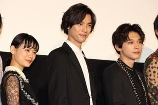 “フルスマイル”福士蒼汰＆“人見知り”吉沢亮は「可愛い！」 小柳友が振り返る