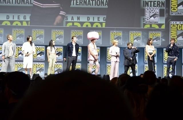 コミコン会場に魔法をかけた エディ・レッドメインら