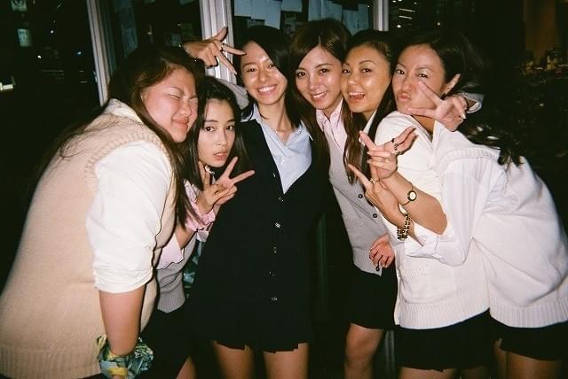 90年代女子高生カルチャーの 代表格「写ルンです」で活写!