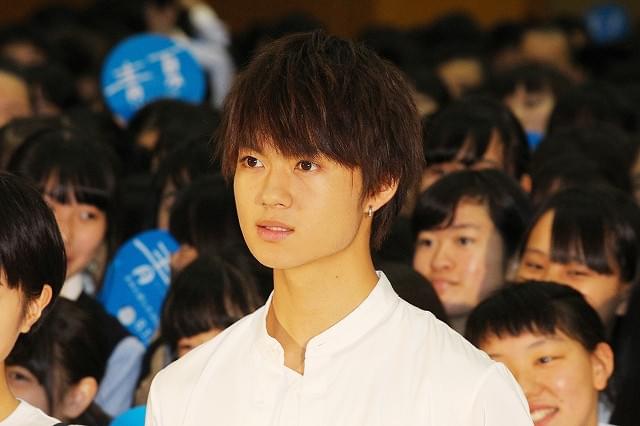 「青夏」葵わかな＆佐野勇斗、高校の終業式にサプライズ登場！生徒1200人にエール